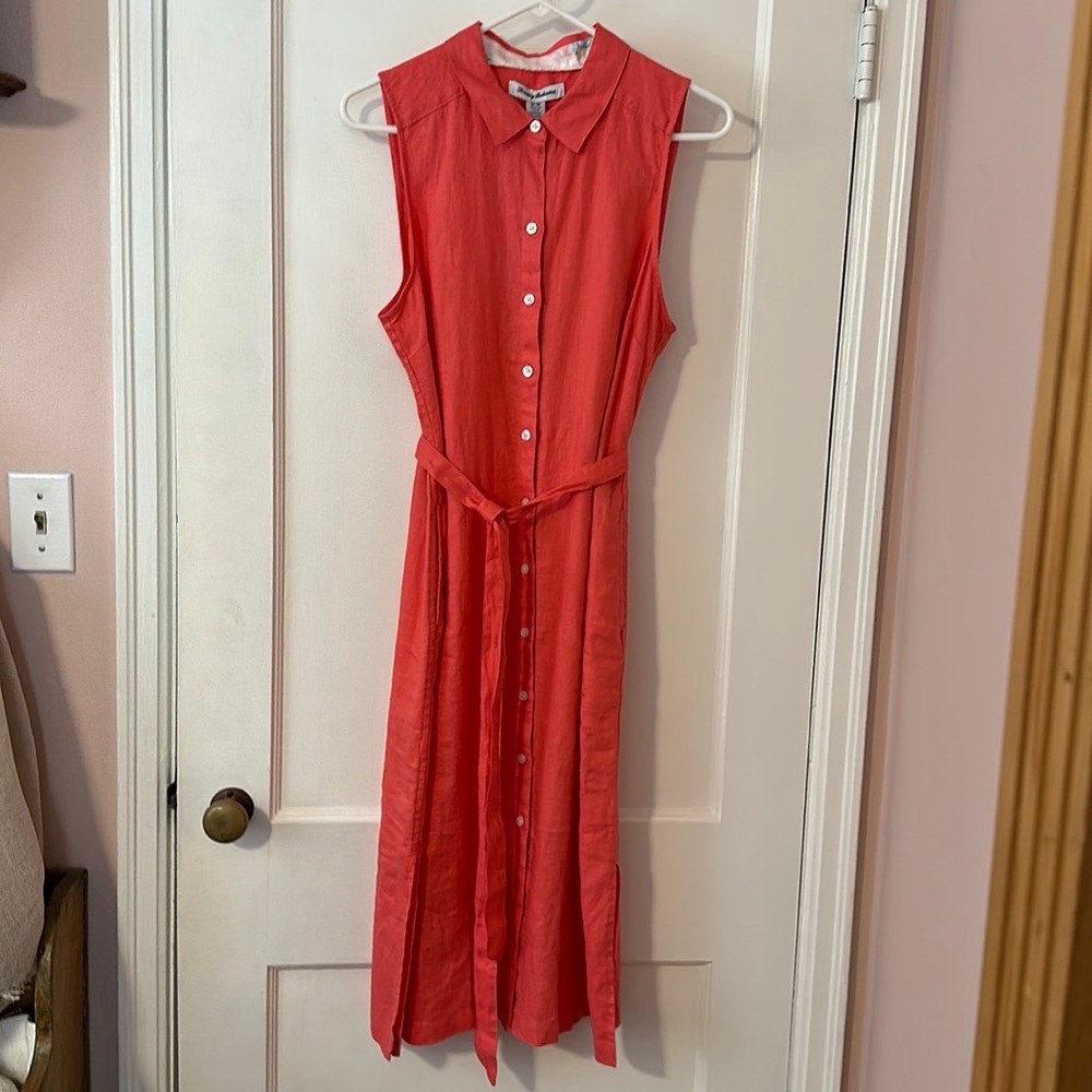 Sleeveless dress